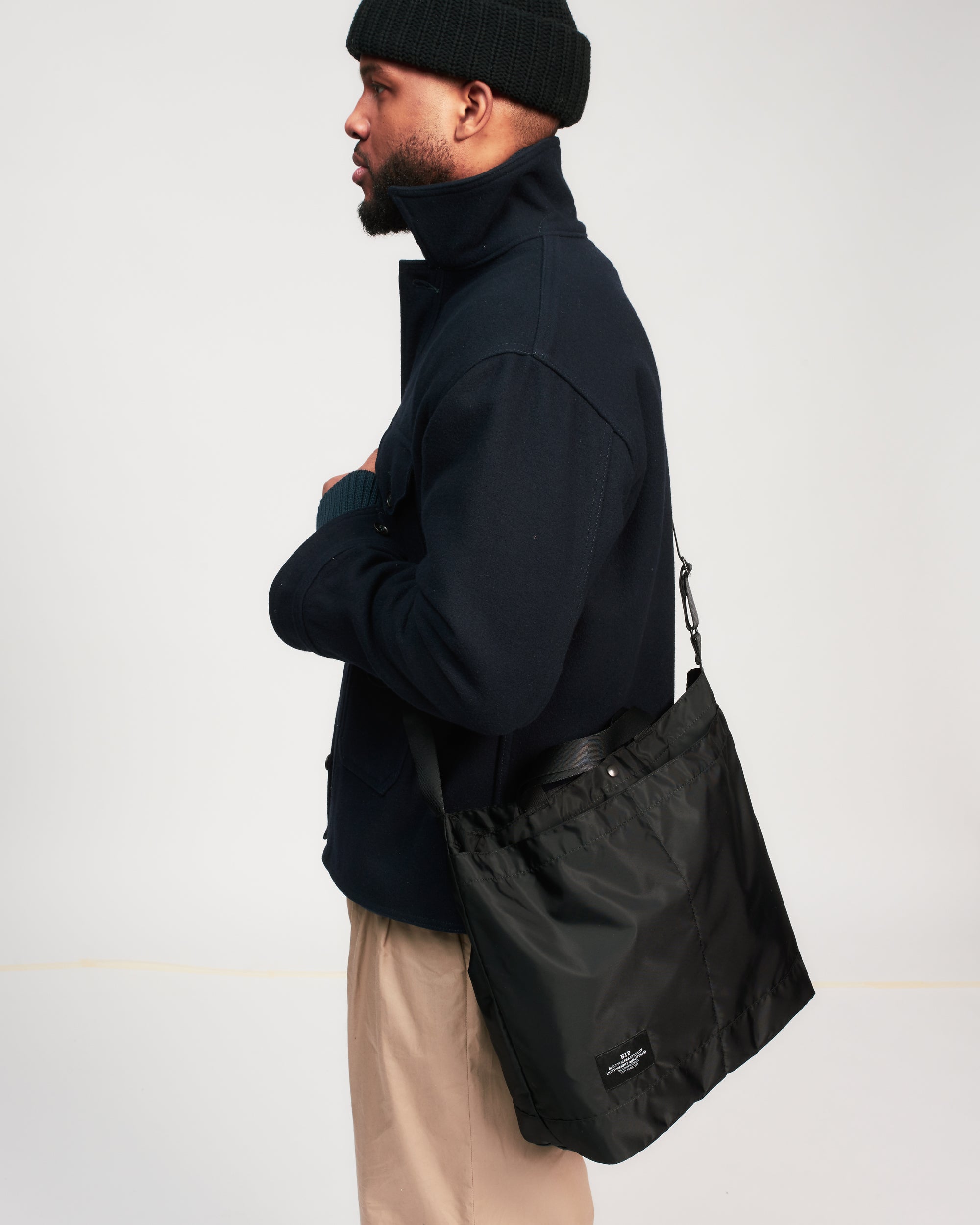 New York Tote Medium - Black - Aura