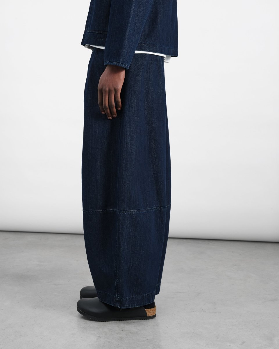 Earth Deadbeat Trouser Indigo YMC - détail coupe ballon portée — photo 4
