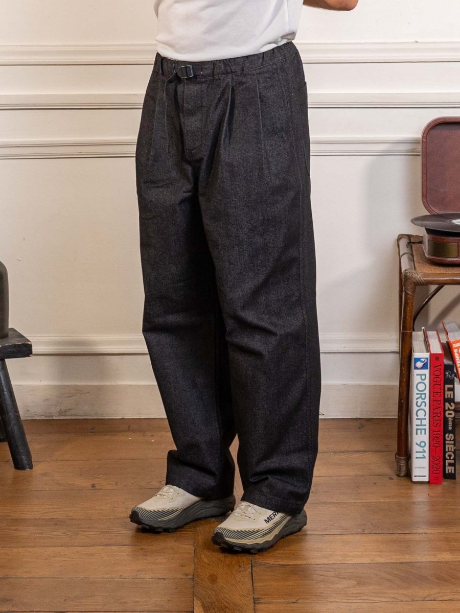 Two Tuck Wide Denim Pants Black