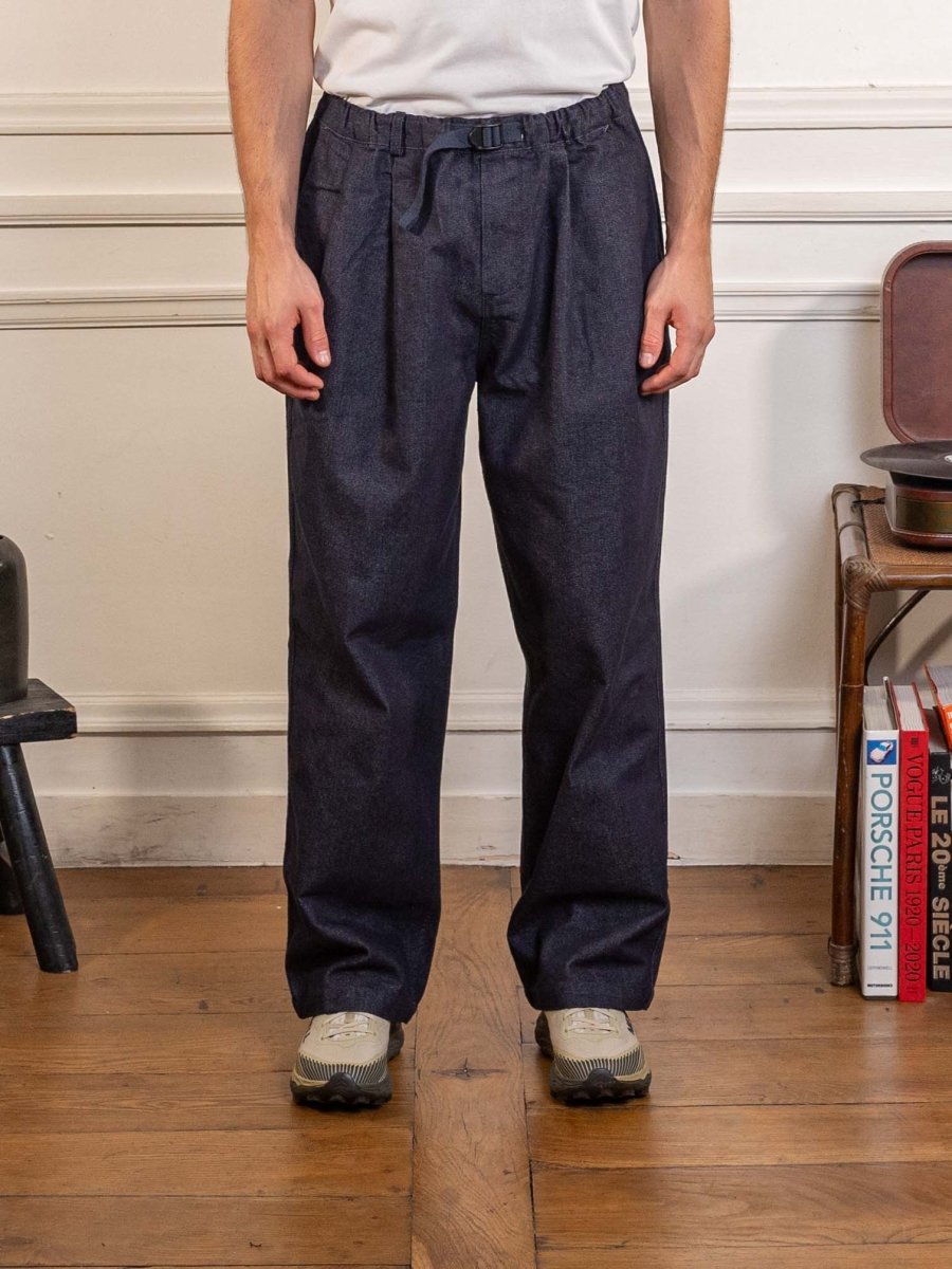 Two-tuck wide denim pants