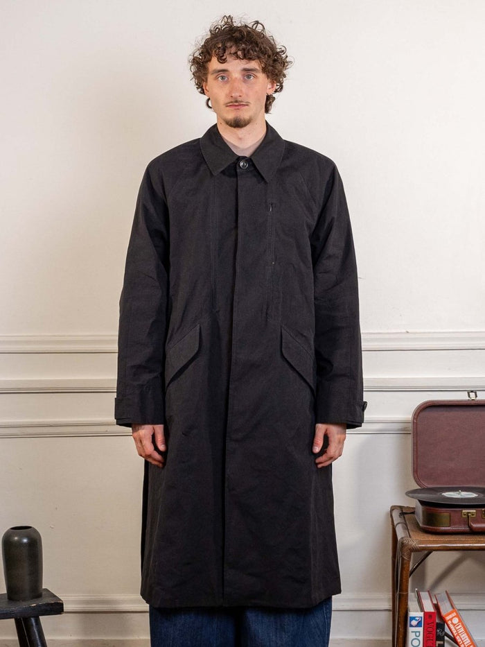 Manteau YMC Tyrell Coat noir porté, vue de face