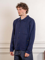 Cardigan de travail Guino Le Mont Saint Michel navy porté, vue de trois quarts