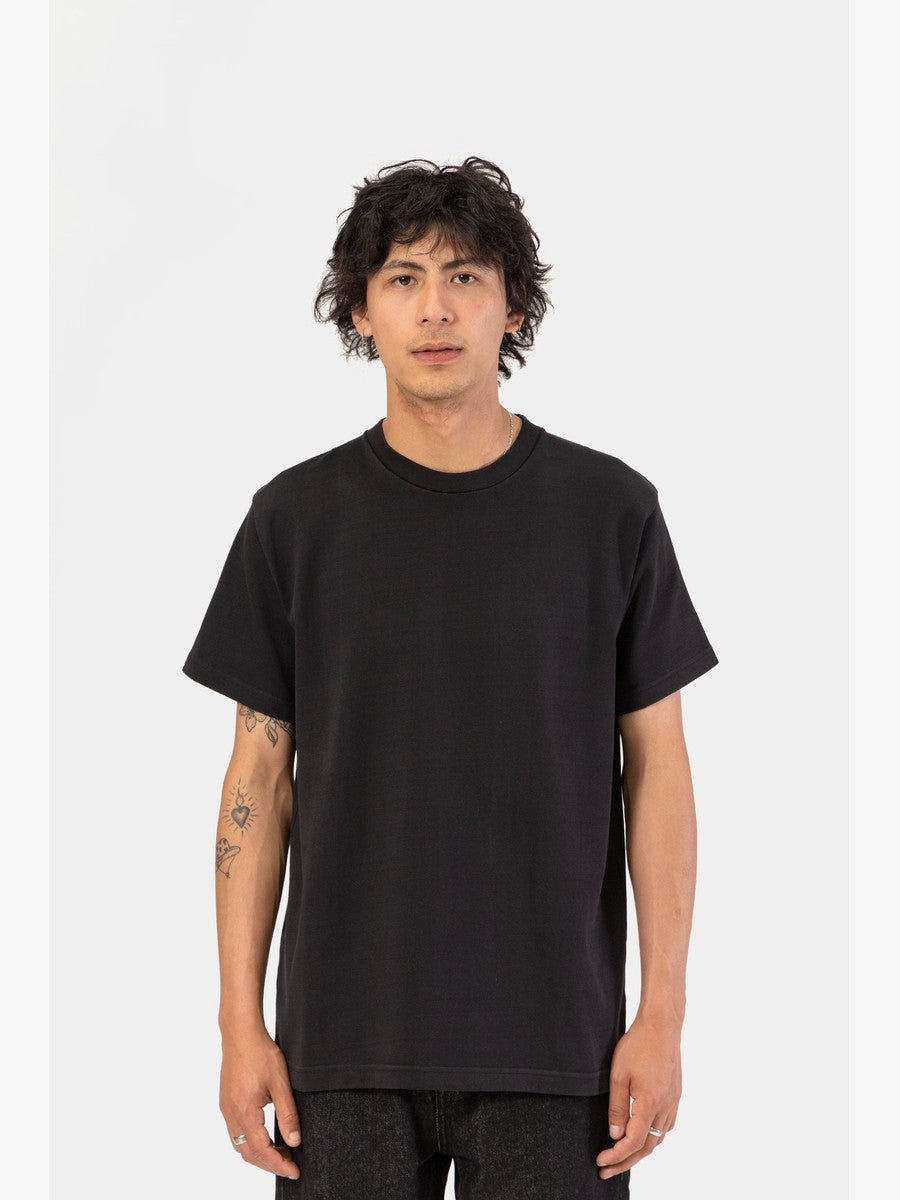 Super Weight T-Shirt Power Goods black, porté, vue de face