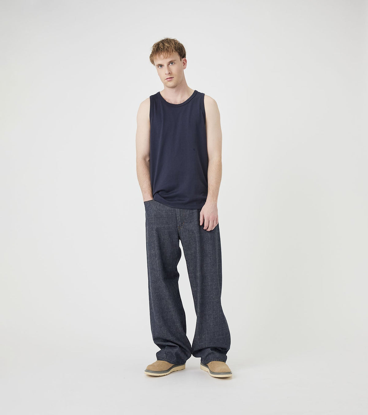 SELVAGE DENIM PANTS - Indigo NANAMICA - silhouette complete portee