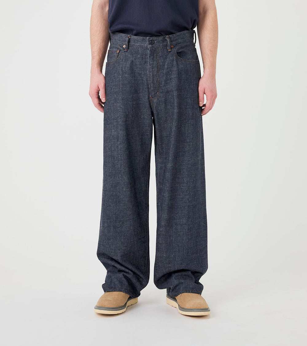 SELVAGE DENIM PANTS - Indigo NANAMICA - vue de face portee