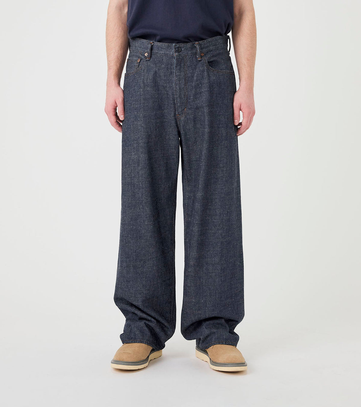 SELVAGE DENIM PANTS - Indigo NANAMICA - vue de face portee