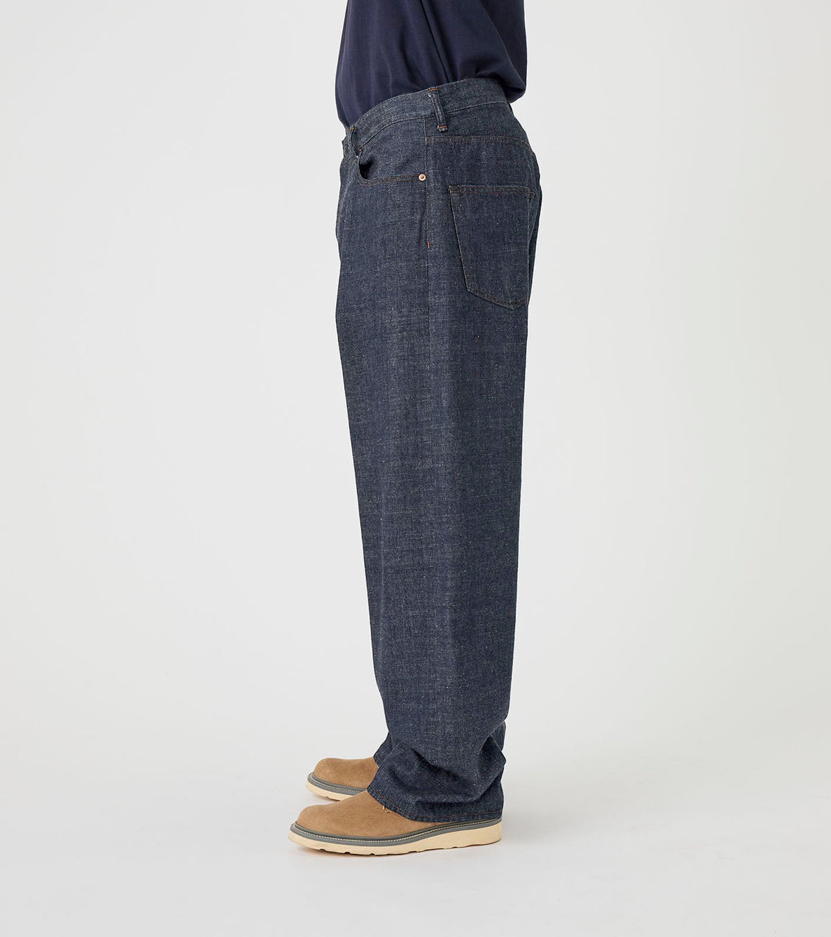 SELVAGE DENIM PANTS - Indigo NANAMICA - vue de profil portee