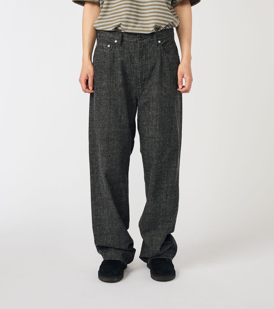 SELVAGE DENIM PANTS - Black NANAMICA - vue de face portee