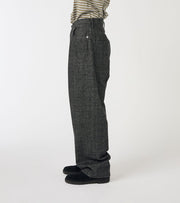 SELVAGE DENIM PANTS - Black NANAMICA - vue de profil portee