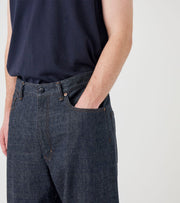 SELVAGE DENIM PANTS - Indigo NANAMICA - detail poche avant main dans la poche