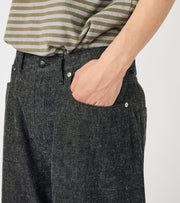 SELVAGE DENIM PANTS - Black NANAMICA - detail poche avant main dans la poche