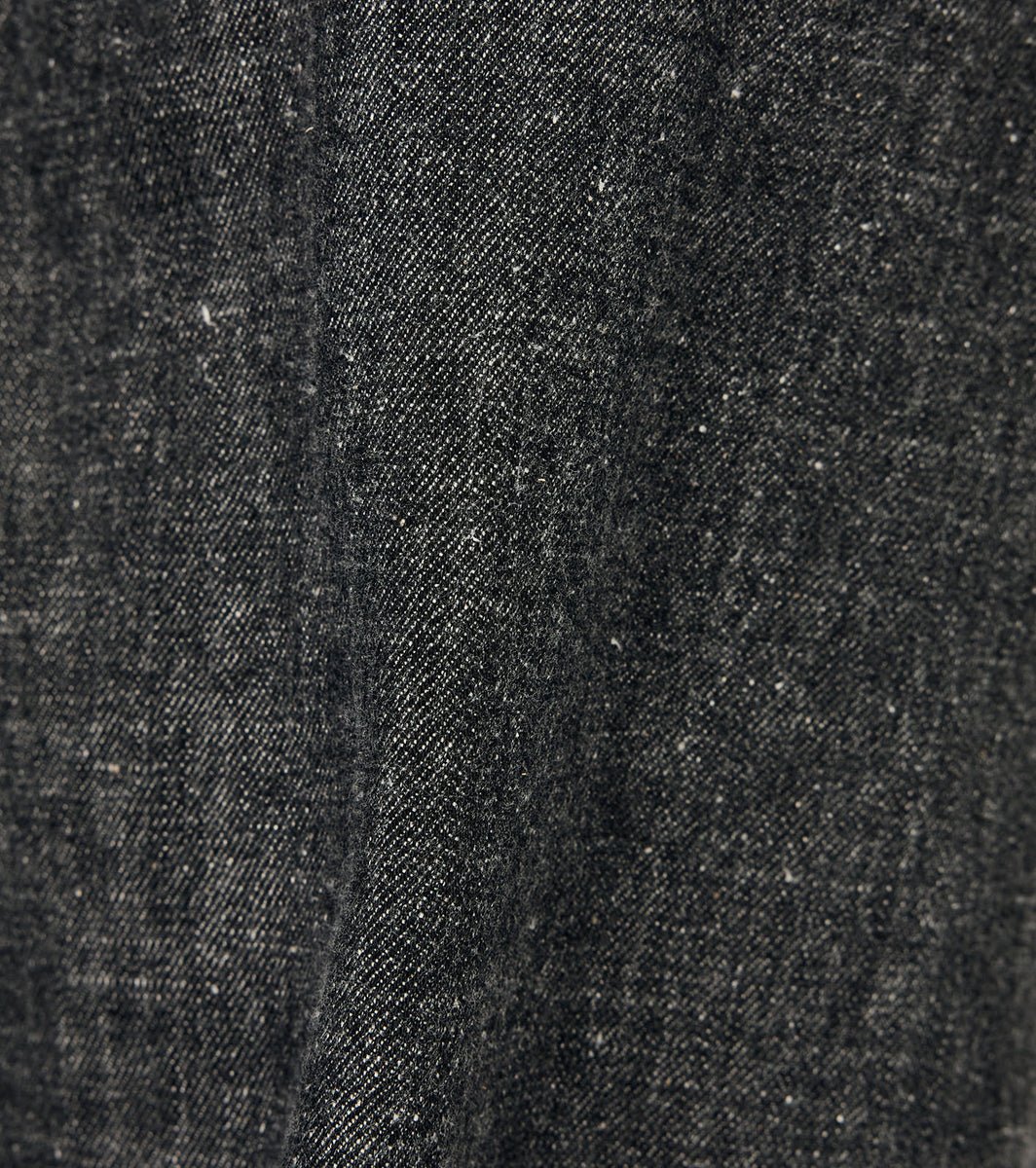 SELVAGE DENIM PANTS - Black NANAMICA - gros plan sur le tissage du denim selvedge noir