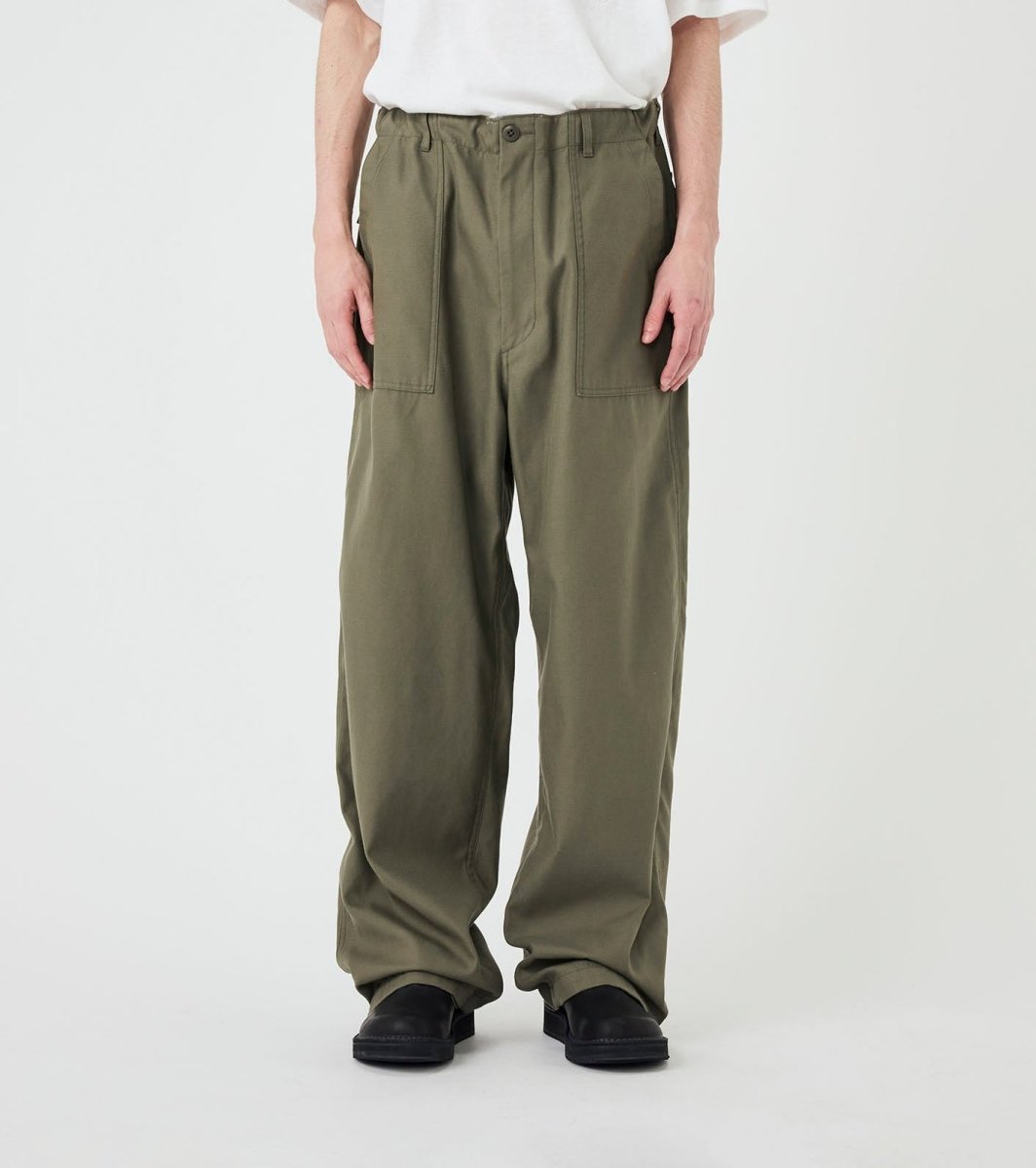 WIDE BAKER PANTS - Khaki NANAMICA - vue de face portee