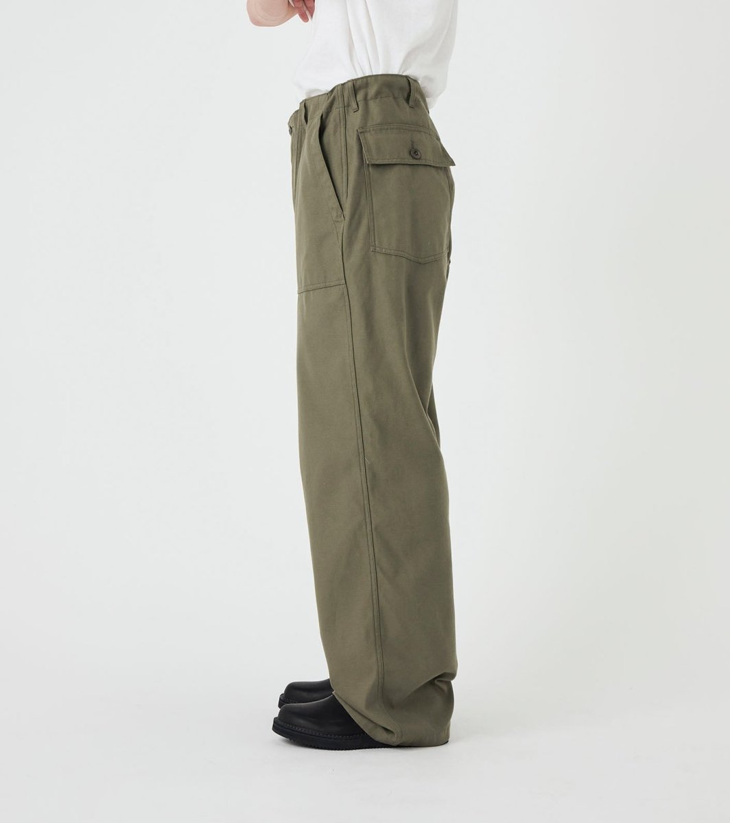 WIDE BAKER PANTS - Khaki NANAMICA - vue de profil portee