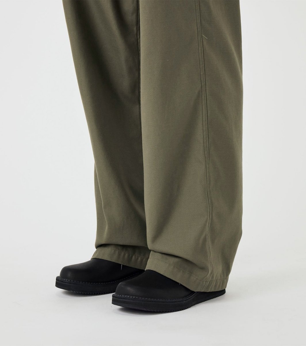 WIDE BAKER PANTS - Khaki NANAMICA - detail bas de jambe et volume wide