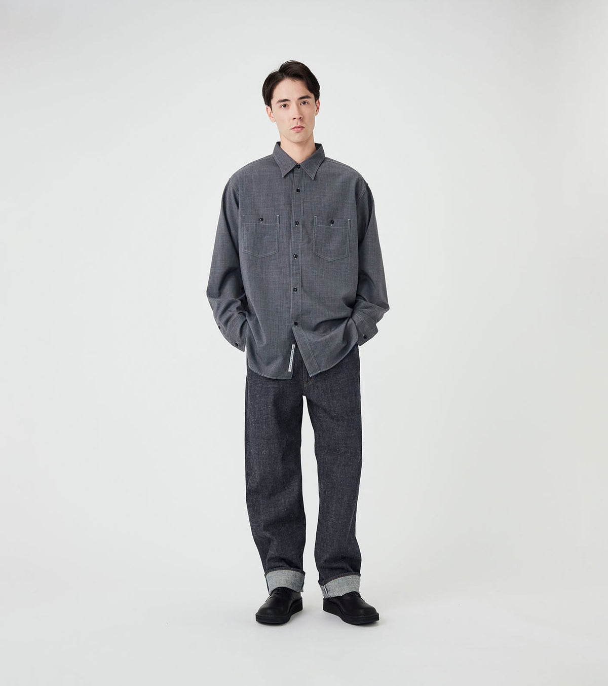 SELVAGE DENIM STRAIGHT PANTS - Indigo NANAMICA - silhouette complete portee