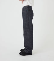 SELVAGE DENIM STRAIGHT PANTS - Indigo NANAMICA - vue de profil portee