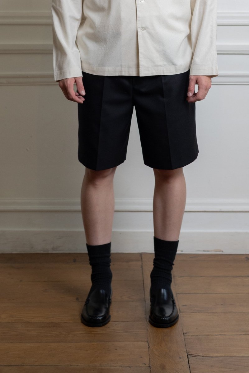 Short Another Aspect Shorts 1.0 noir détail pli et taille haute
Image — photo 2