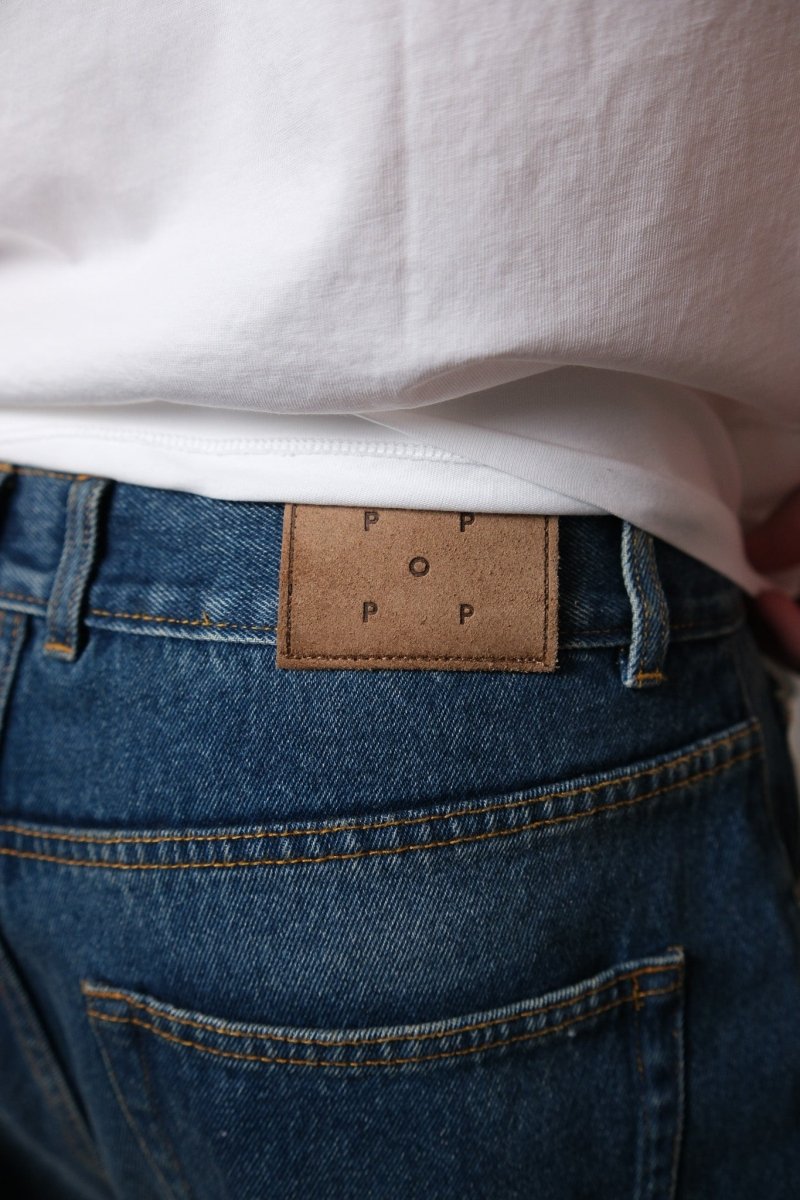 Short Pop Trading Company Longer DRS washed denim porté look été décontracté