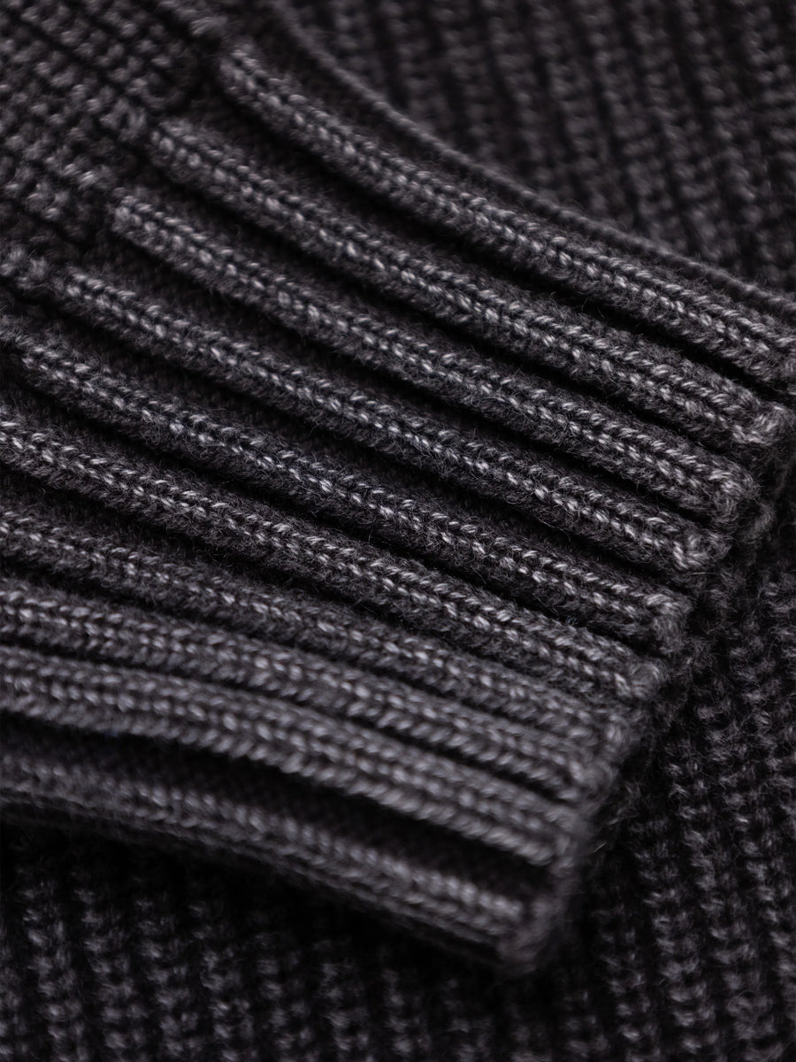 Stamp Knit Bram's Fruit charcoal black, détail col roulé — photo 6