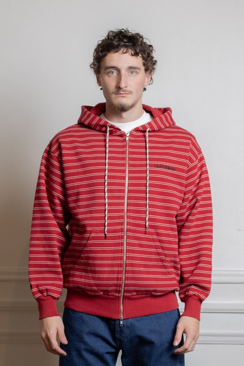  Sweat zippé No Problemo Stripe rouge, vue rapprochée du motif rayé en jersey coton — photo 2
