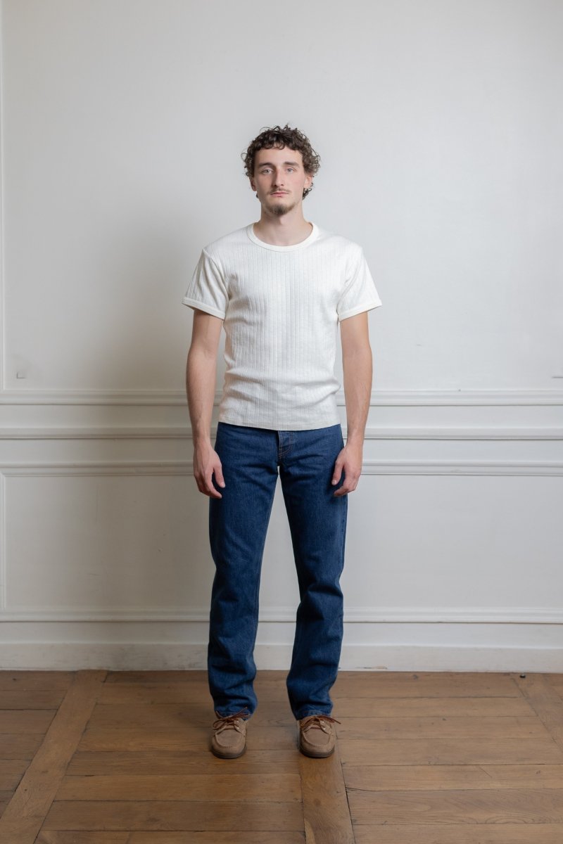 T-shirt Another Aspect 2.0 antique white coton bio GOTS porté de face
Image 