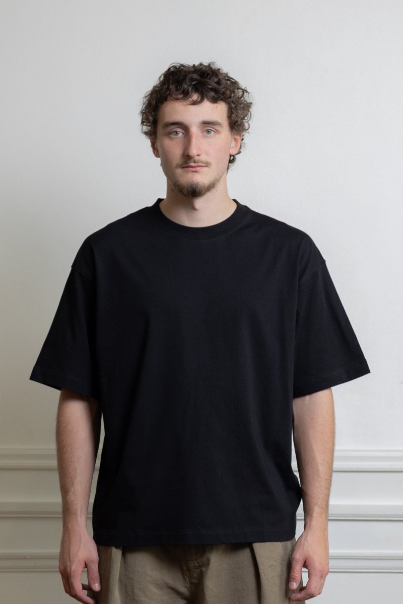 T-shirt YMC Earth Triple noir détail col côtelé
Image