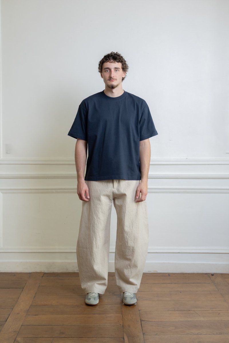  T-shirt oversize YMC Earth Triple navy coton bio porté de face
Image