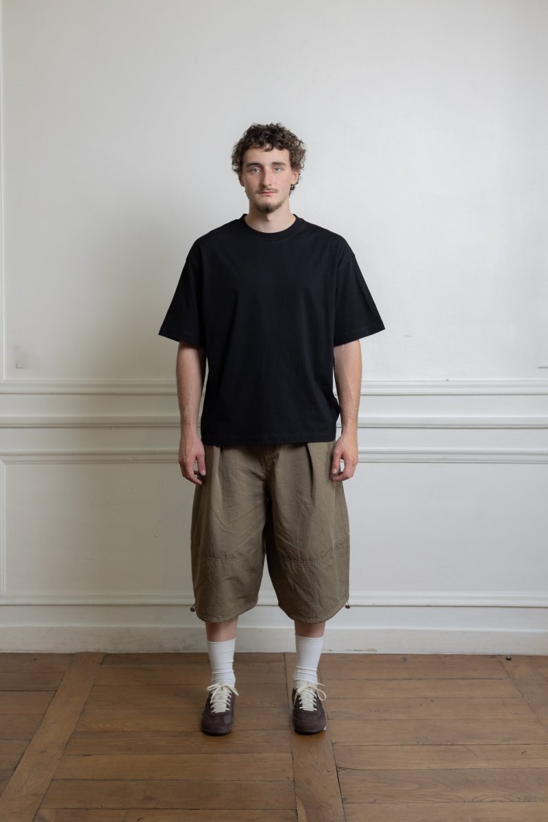 T-shirt oversize YMC Earth Triple noir coton bio porté de face
Image — photo 1