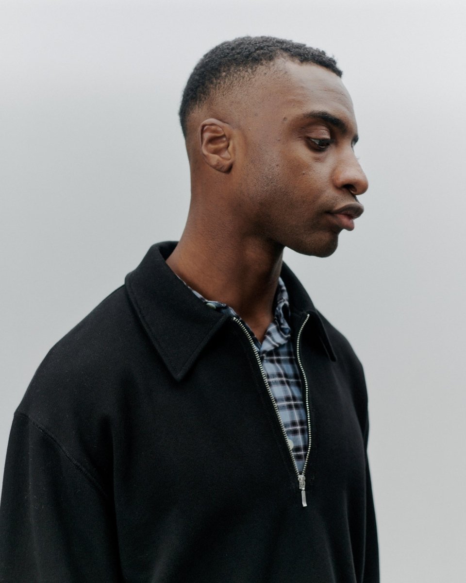 Vous Décidez LIGHT ZIP TOP - BLACK porté face - vêtement homme Rennes - Aura Store — photo 2