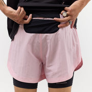SHELLLIGHT SHORT 2EN1 - Rose ACT RUNNING - vue portée