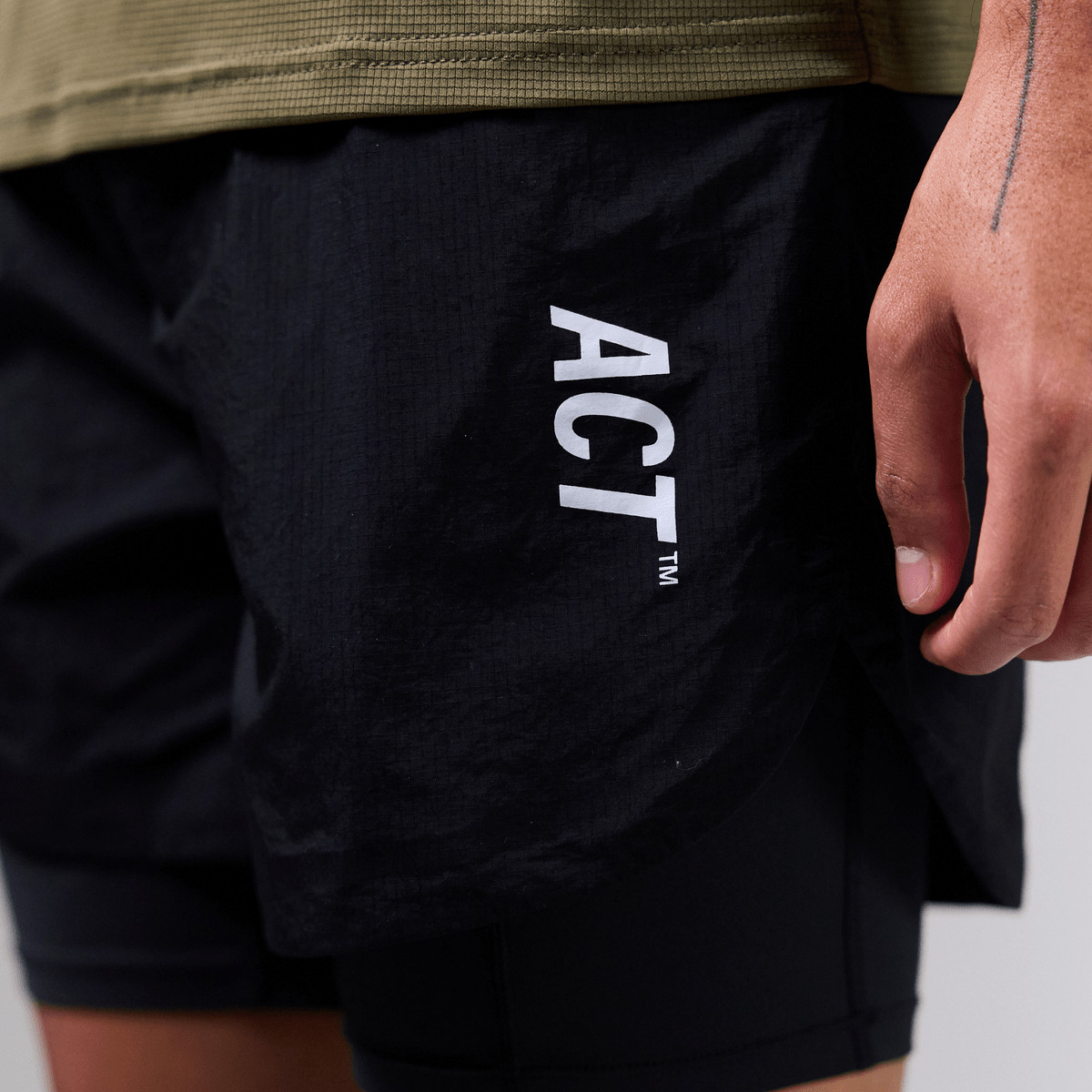 ShellLight Short 2en1 Noir - ACT Running - Aura Store - vue 3 — photo 3