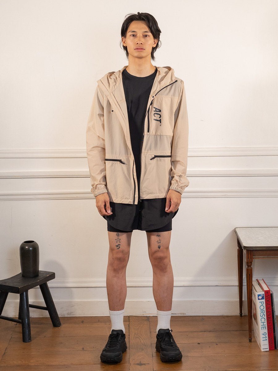 BioRip - WindBreaker - Beige - ACT Running - vue portée en pied