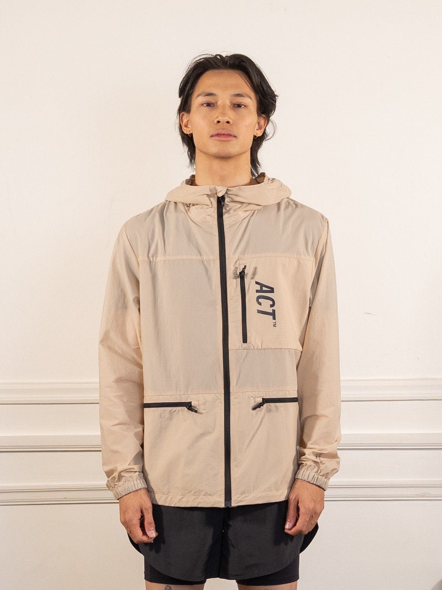 BioRip - WindBreaker - Beige - ACT Running - vue de face portée, veste fermée