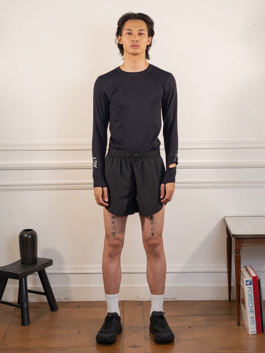 ShellLight - Short - Noir - ACT Running - vue portée en pied