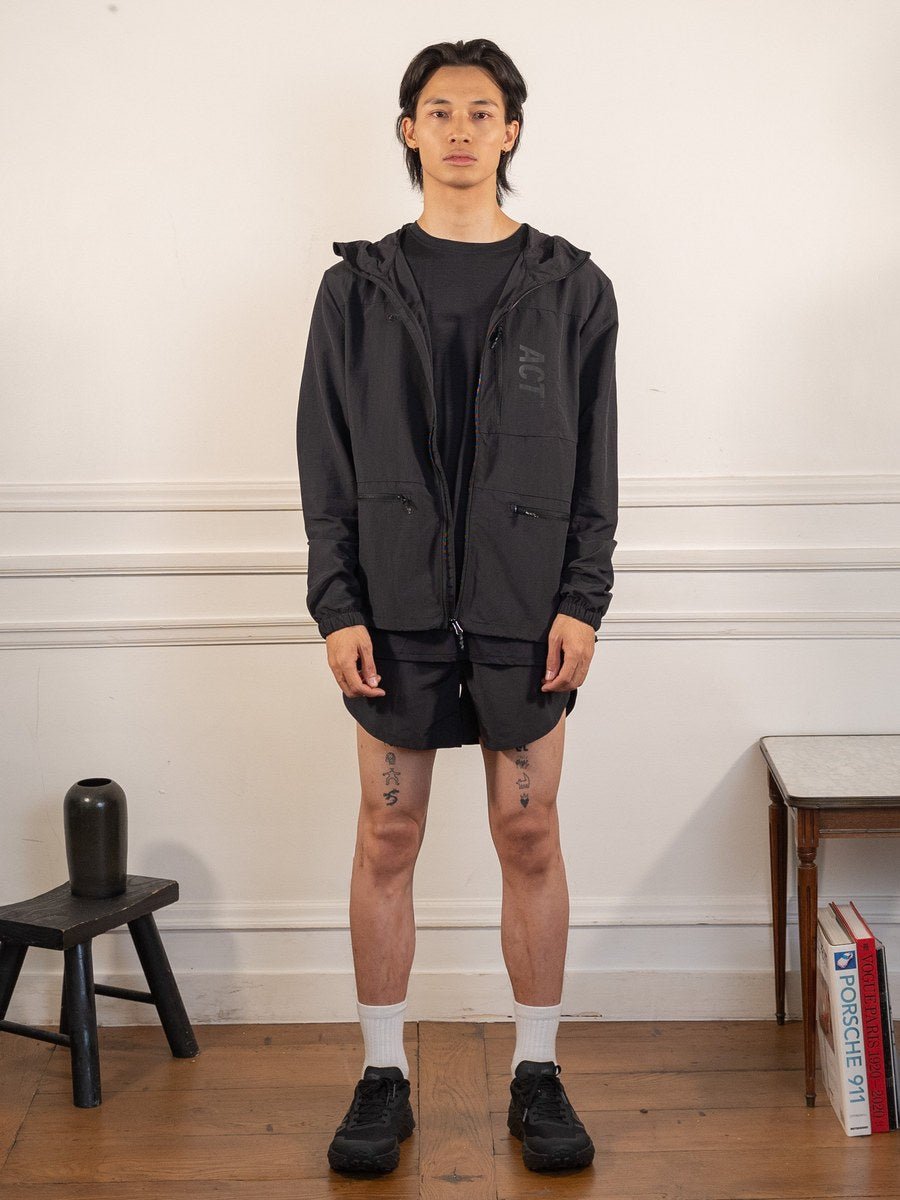 ShellLight - Windbreaker - Noir - ACT Running - vue portée en pied