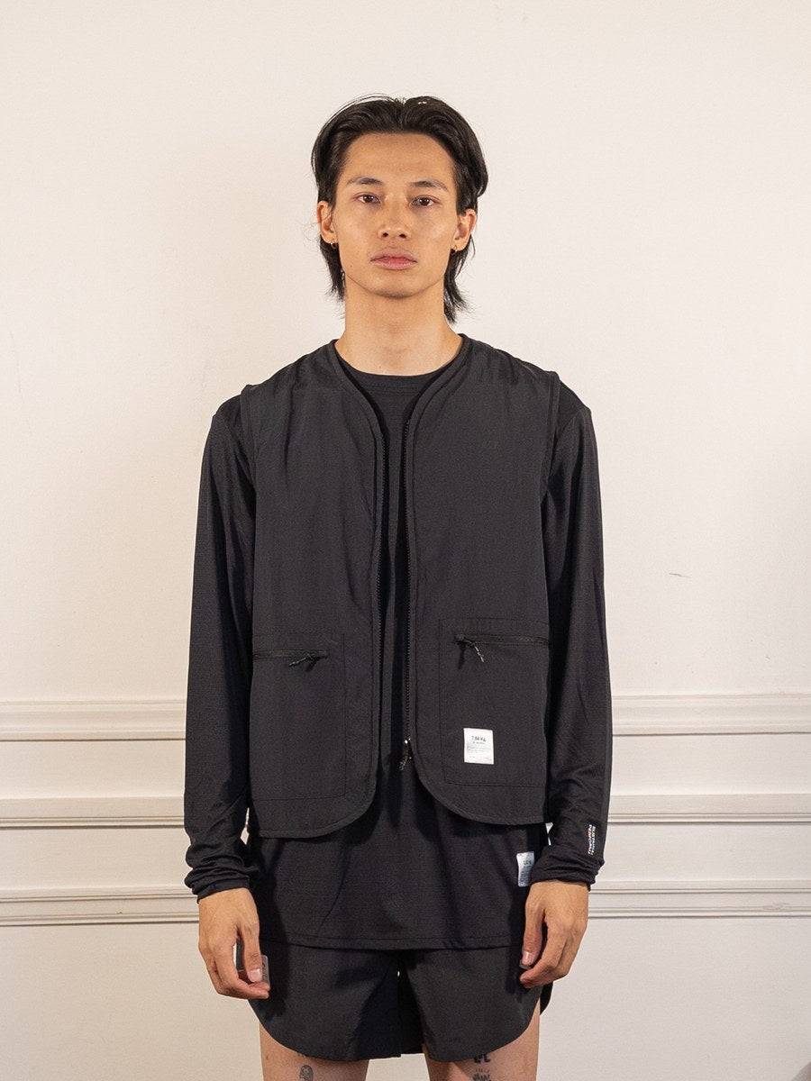 ShellLight - Windbreaker Vest - Noir - ACT Running - vue de face portée