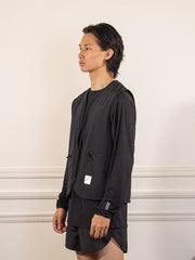 ShellLight - Windbreaker Vest - Noir - ACT Running - vue de profil portée