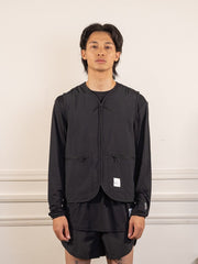 ShellLight - Windbreaker Vest - Noir - ACT Running - vue de face portée, gilet fermé