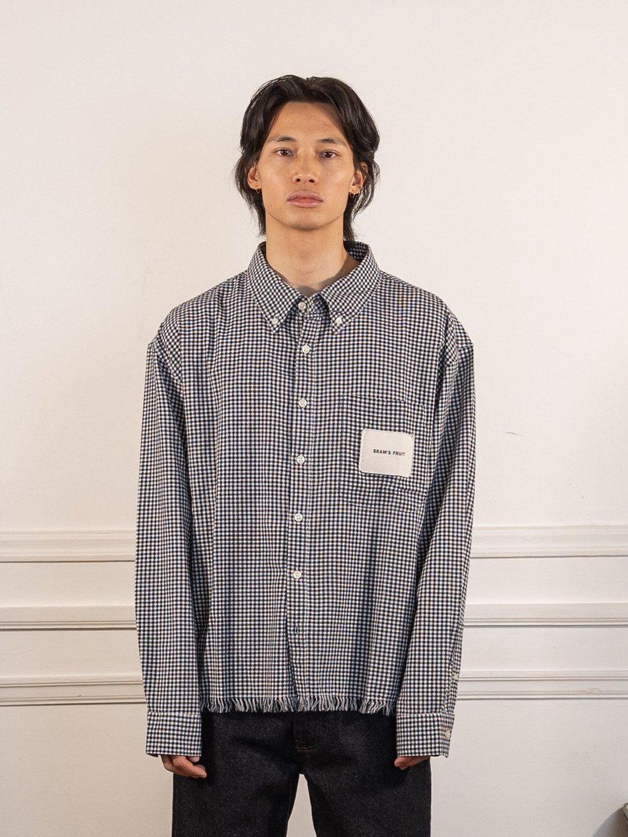 Distressed Farmer's Shirt LS - Black - Bram's Fruit - vue de face portée