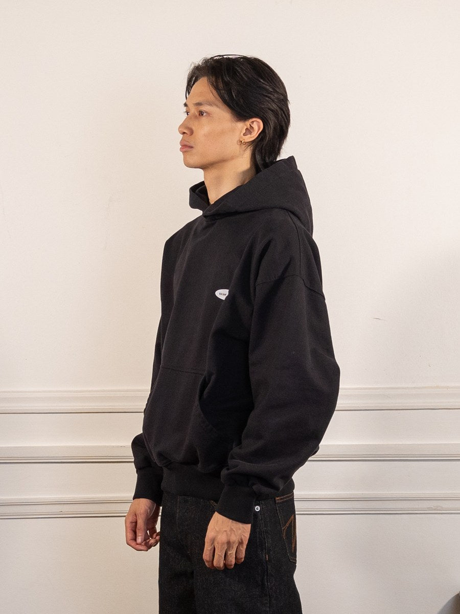 F*ck Off I'm Gardening Hoodie - Black - Bram's Fruit - vue de profil portée