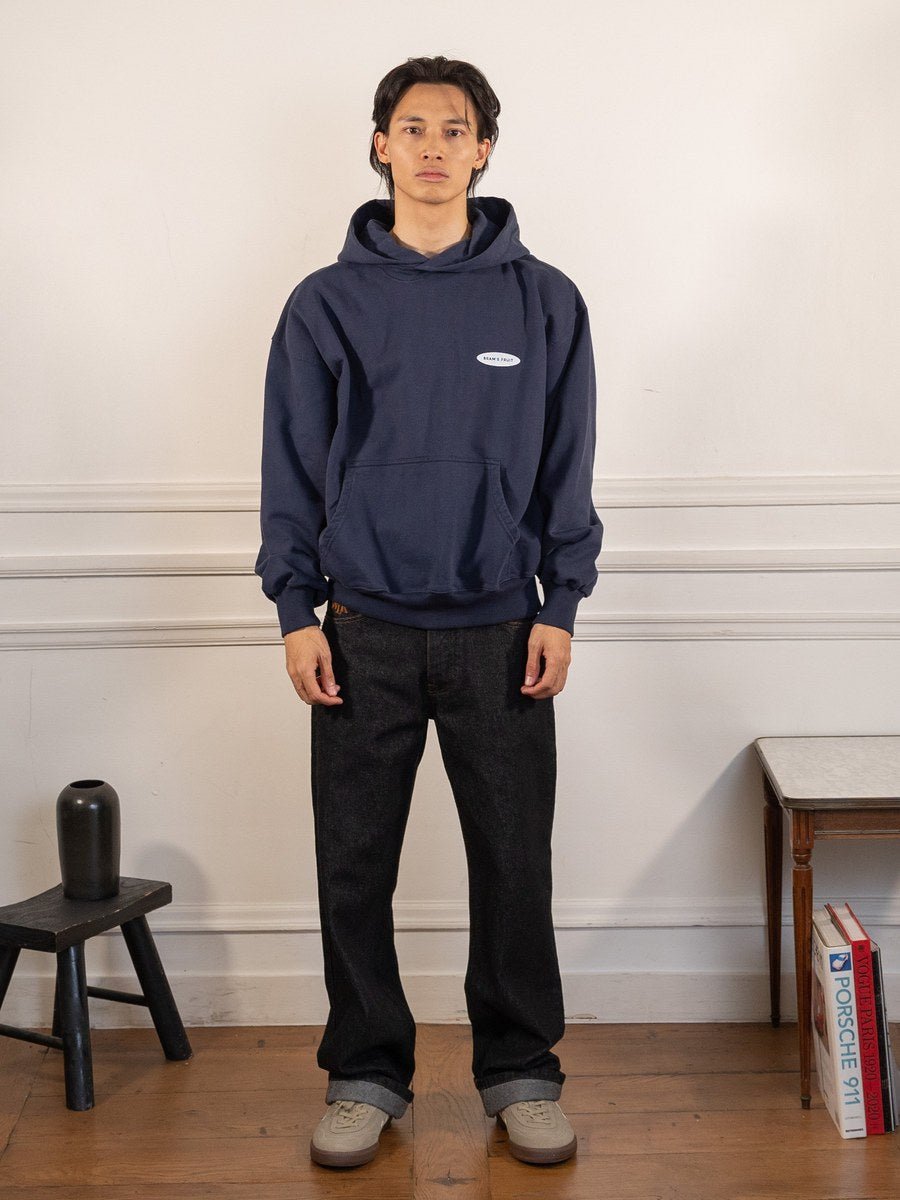 F*ck Off I'm Gardening Hoodie - Navy - Bram's Fruit - vue portée en pied