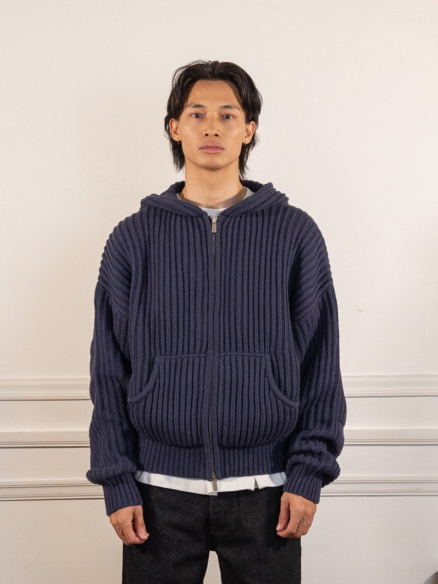 Hooded Fisherman Knit - Midnight Blue - Bram's Fruit - vue de face portée, zip fermé