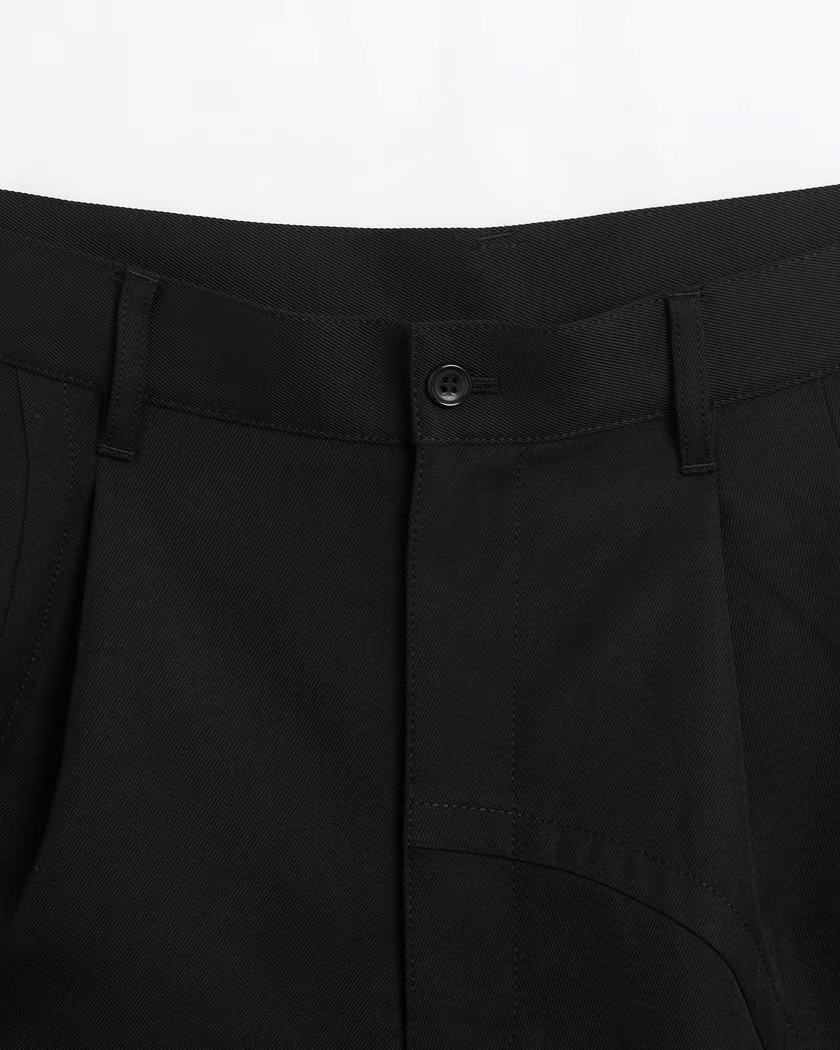 Détail pinces et taille short CDG SHIRT Noir – mode homme Rennes