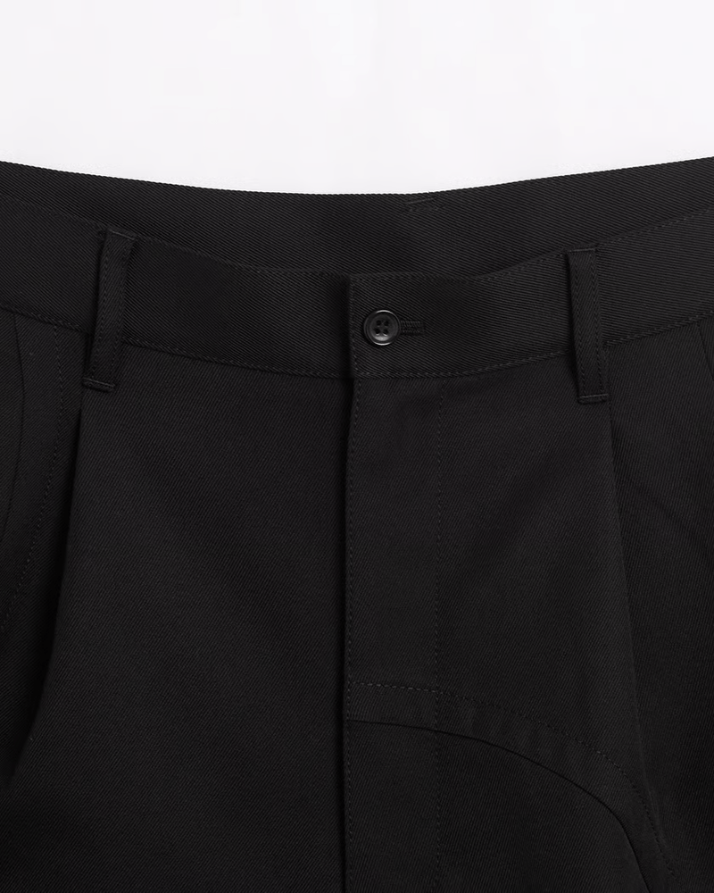 Détail pinces et taille short CDG SHIRT Noir – mode homme Rennes