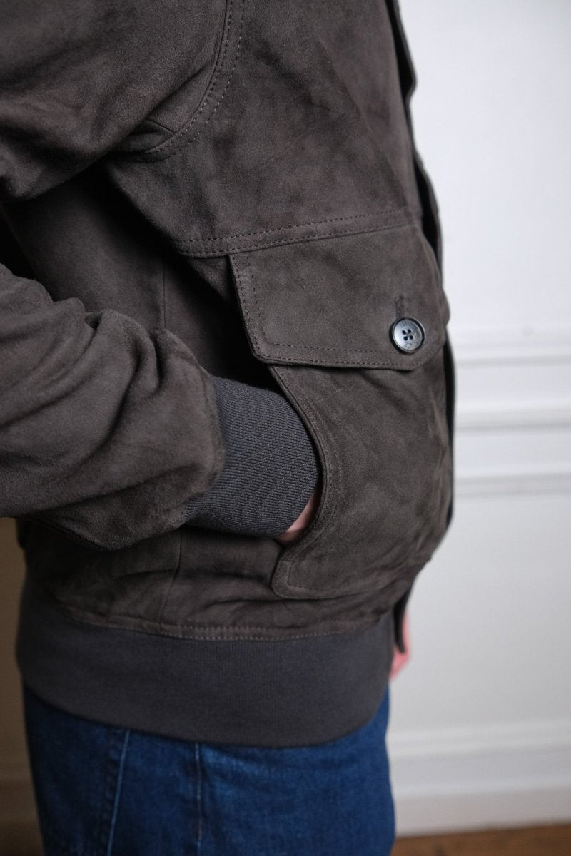 détail col dog ear côtelé et daim pleine fleur baracuta suede blouson december sky