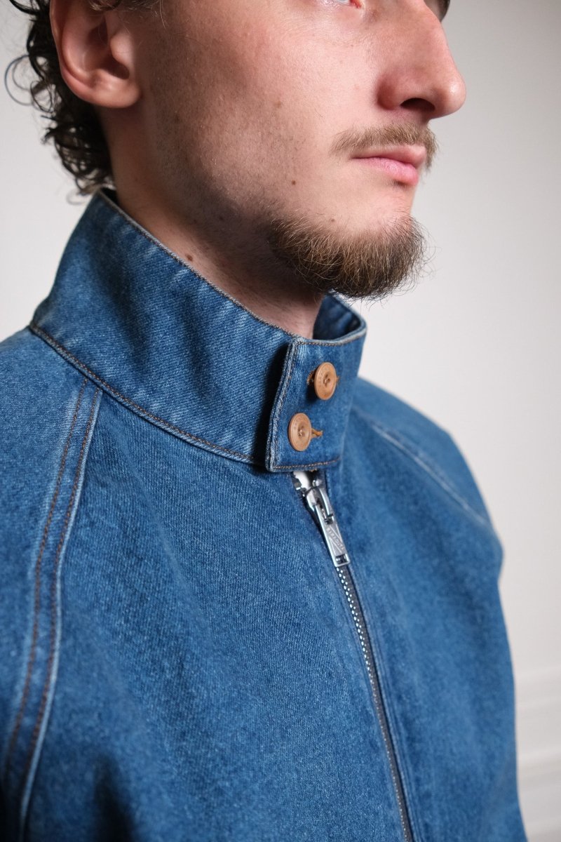 détail col dog ear double boutonnage et denim heritage baracuta g9 light wash — photo 4
