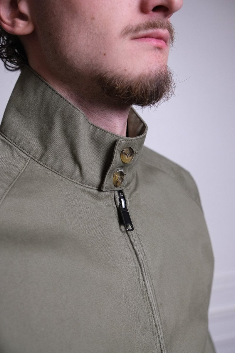 détail col dog ear double boutonnage et sergé coton lavé baracuta twill g9 lichen green