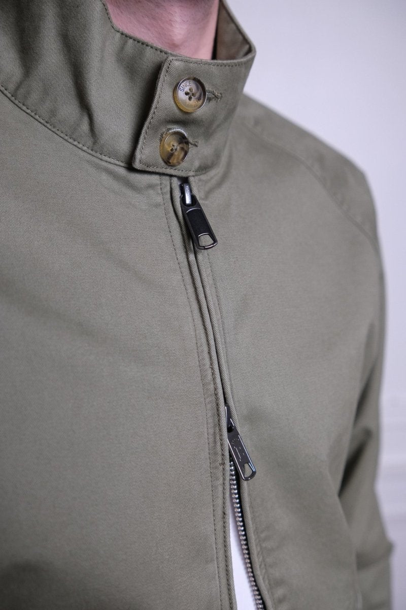 détail col dog ear double boutonnage et sergé coton lavé baracuta twill g9 lichen green 2