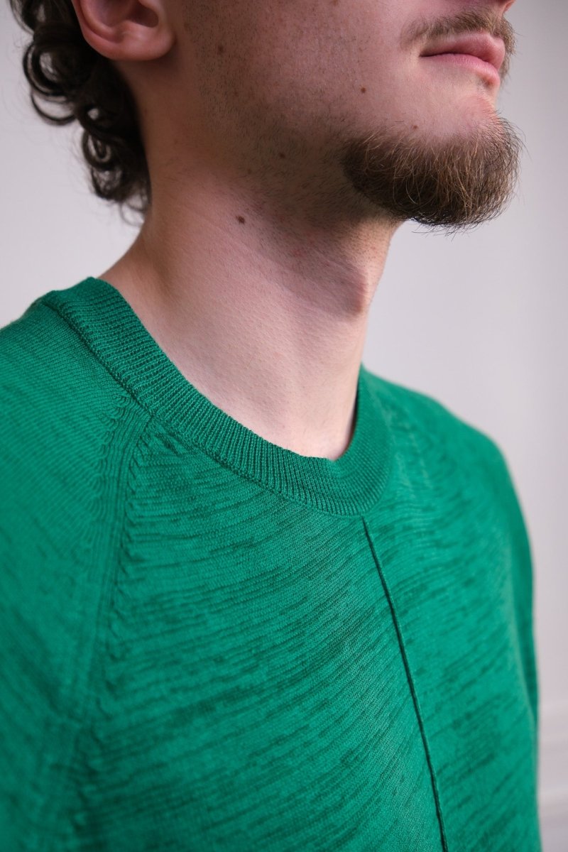détail pintuck et ourlet tubulaire ymc raglan triple t-shirt green